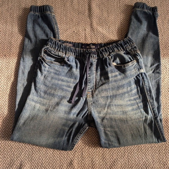 Hollister Relaxed Fit Blue Jeans - Picture 2 of 6